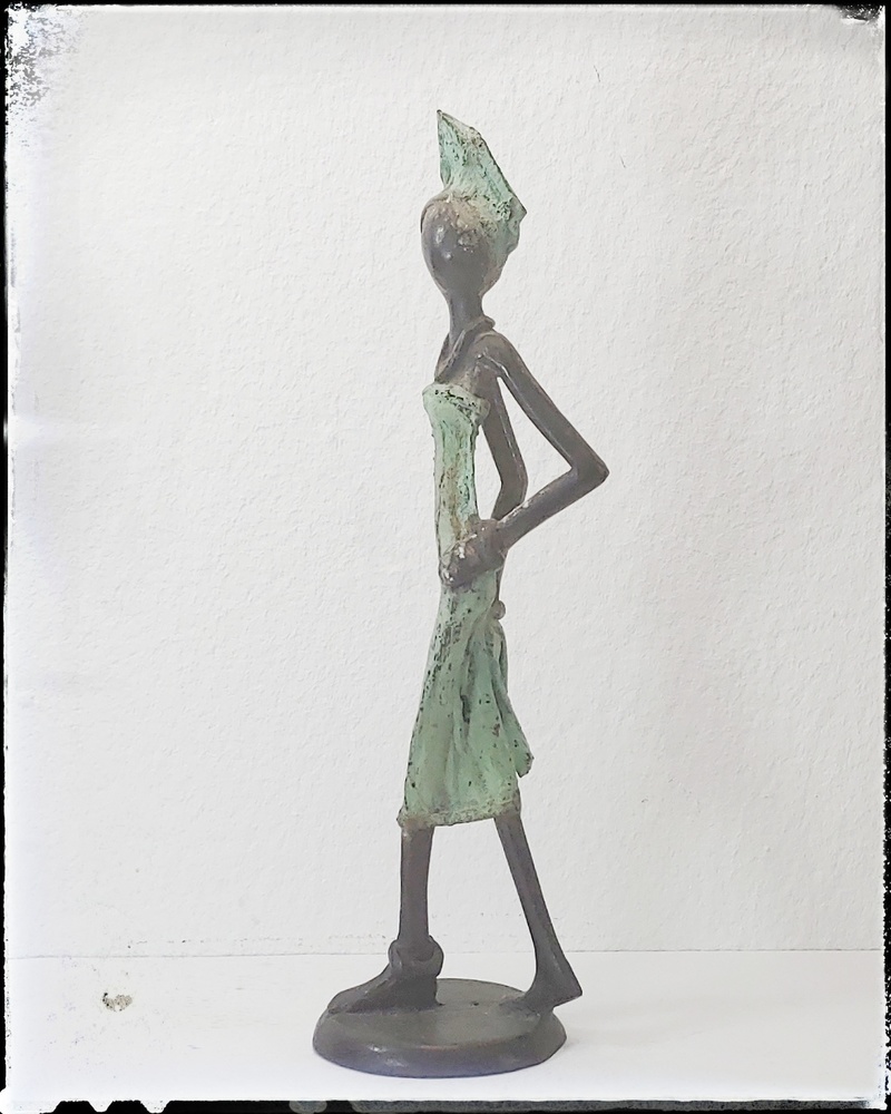 African Bronzes from Burkina Faso - African Bronze Crafts - Walking Woman - 1b- Temasarte 