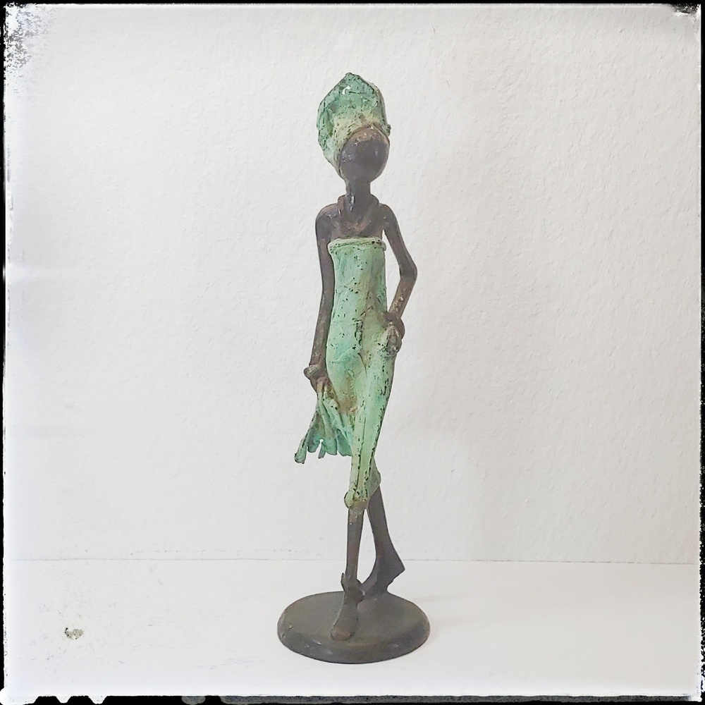 African Bronzes from Burkina Faso - African Bronze Crafts - Walking Woman - 1b- Temasarte 