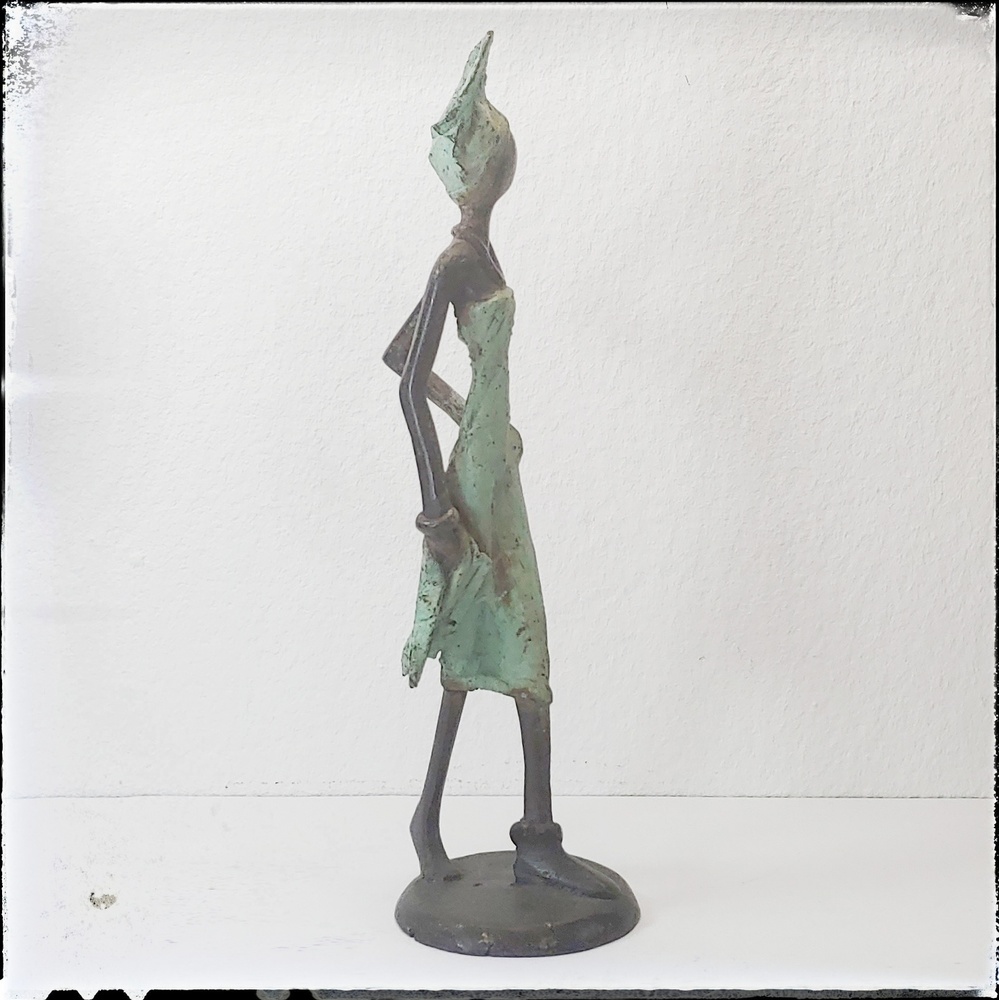 African Bronzes from Burkina Faso - African Bronze Crafts - Walking Woman - 1b- Temasarte 