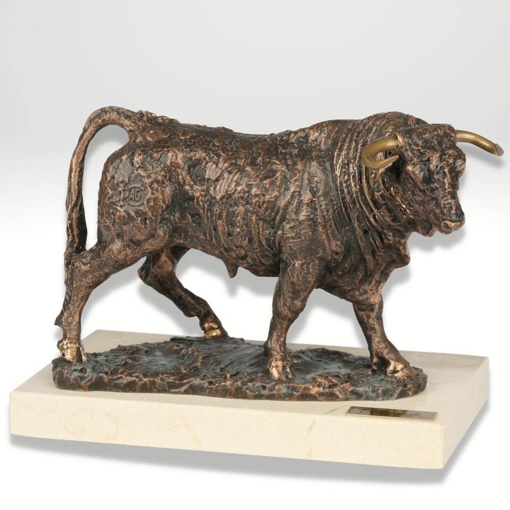 Sculpture Bull 