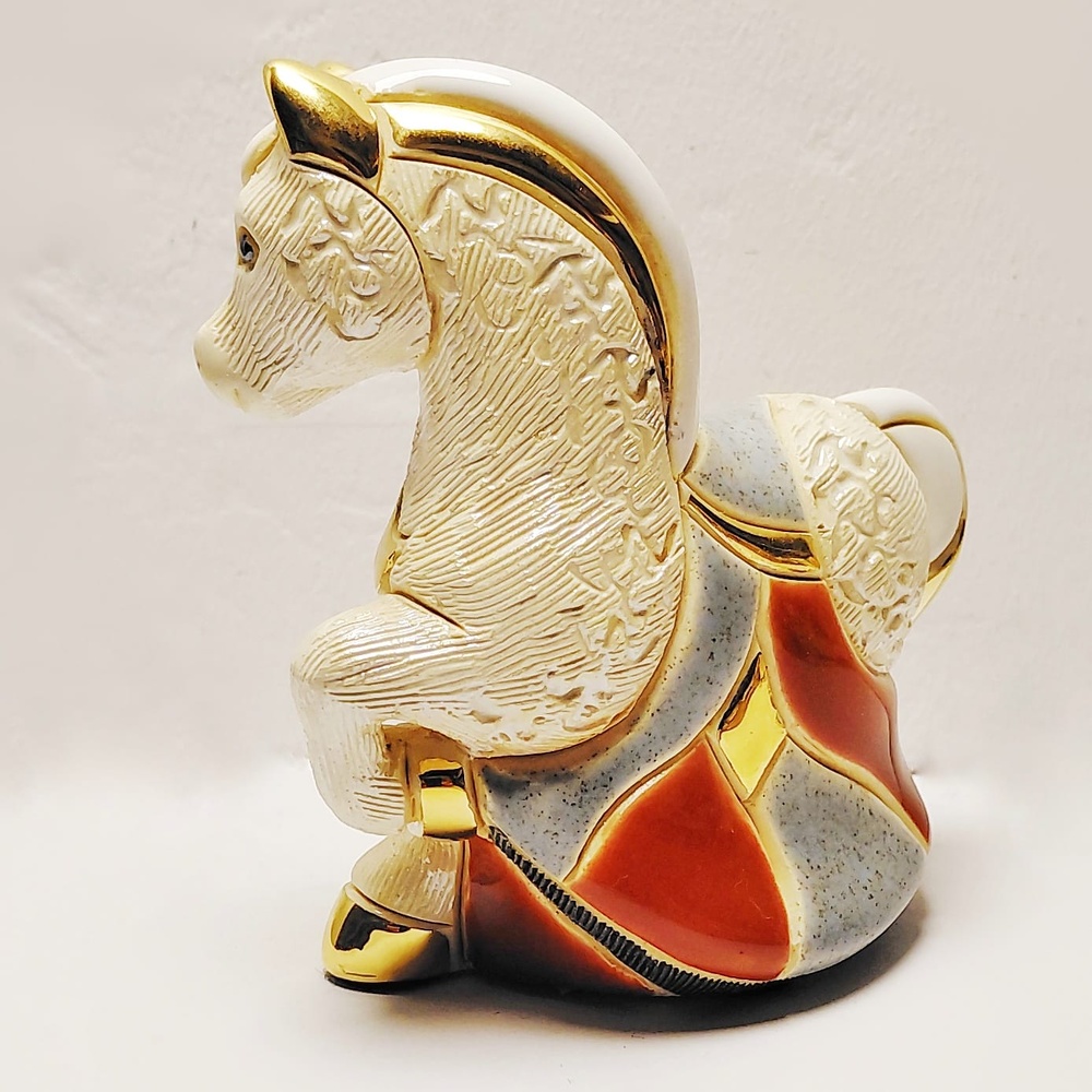 Caballo blanco baby F365W - Artesanía DeRosa Rinconada en T-mas y Temasarte.com. 