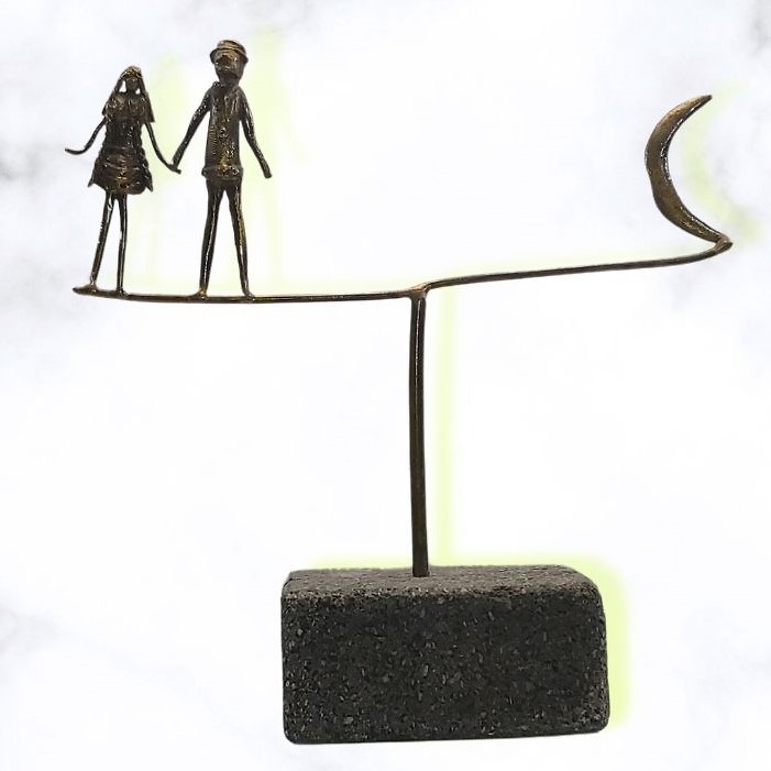 Escultura de bronce sobre lava 