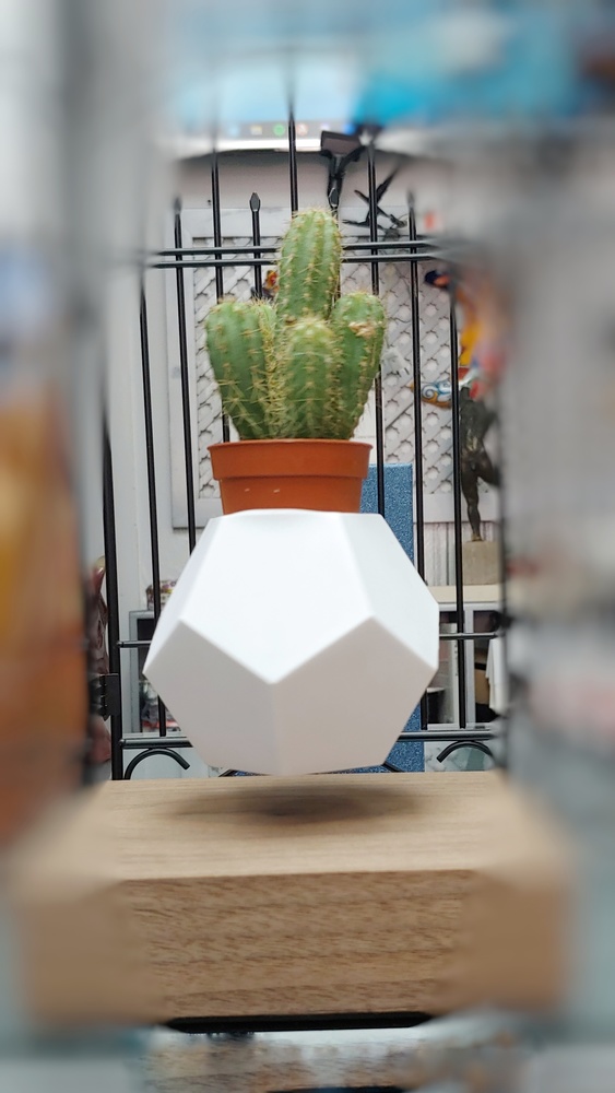FLYTE LYFE - Levitating pot gadget 