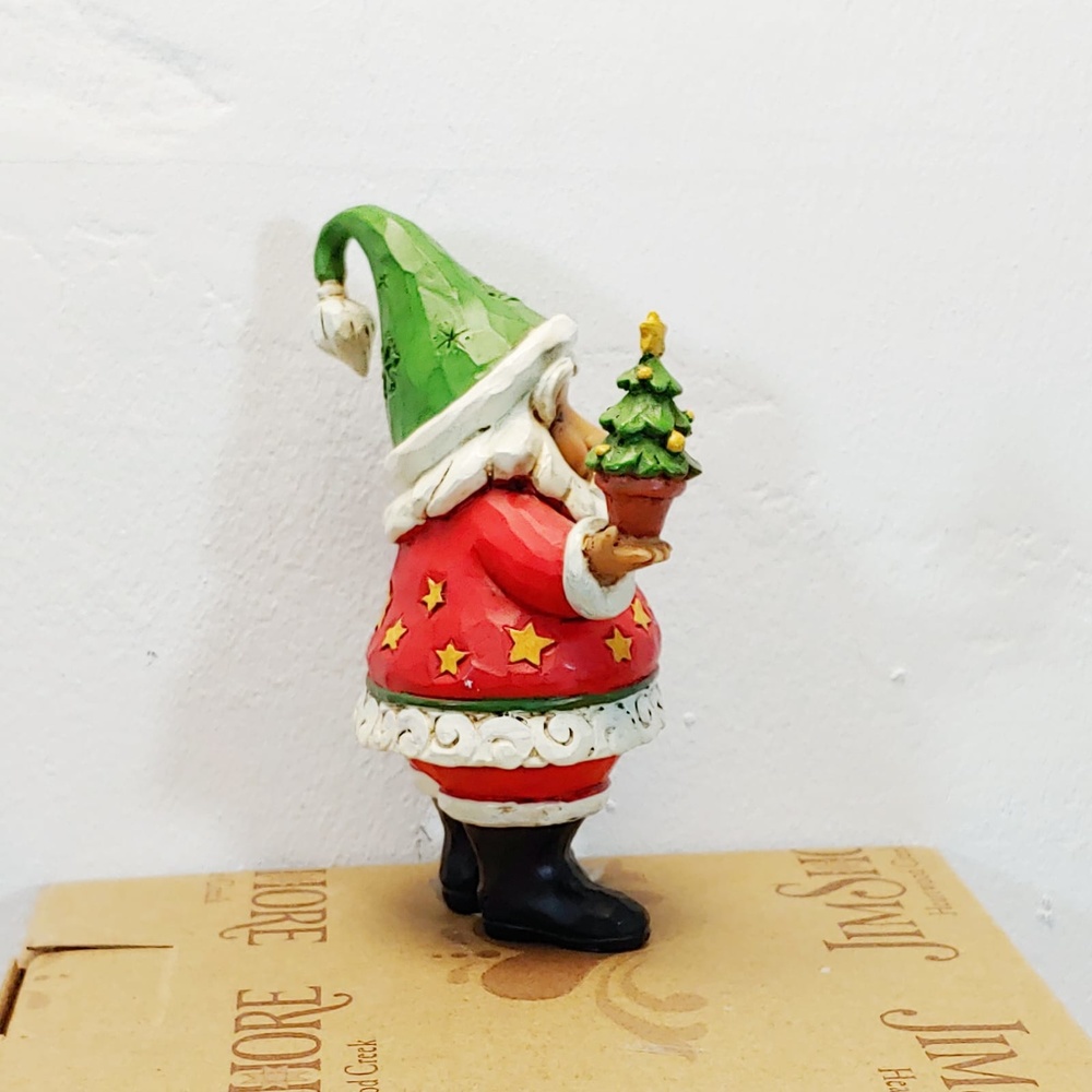 Figur „Weihnachtsmann mit Minibaum“, Jim Shore – Weihnachtskollektion 