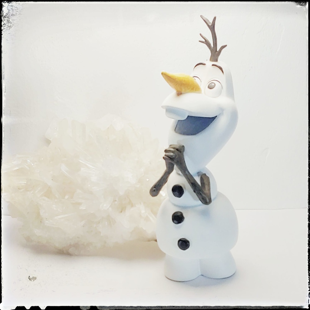 Polychrome Harzfigur von Olaf „Magical Snowman“ aus dem Disney-Film „Die Eiskönigin“. In der Temasarte Disney Collection enthalten. 