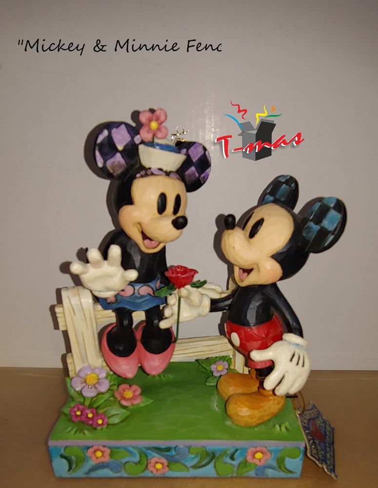 Mickey and Minnie on the fence - Disney Collection 