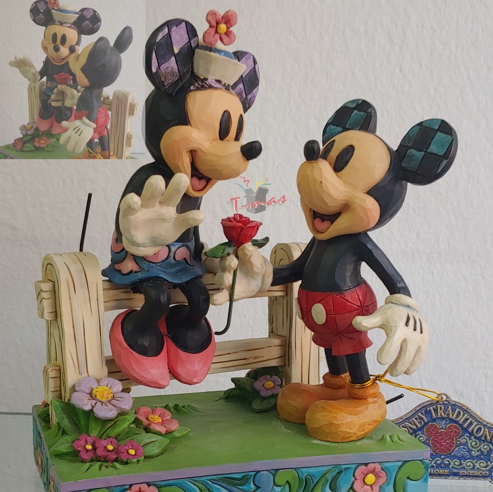 Mickey and Minnie on the fence - Disney Collection 