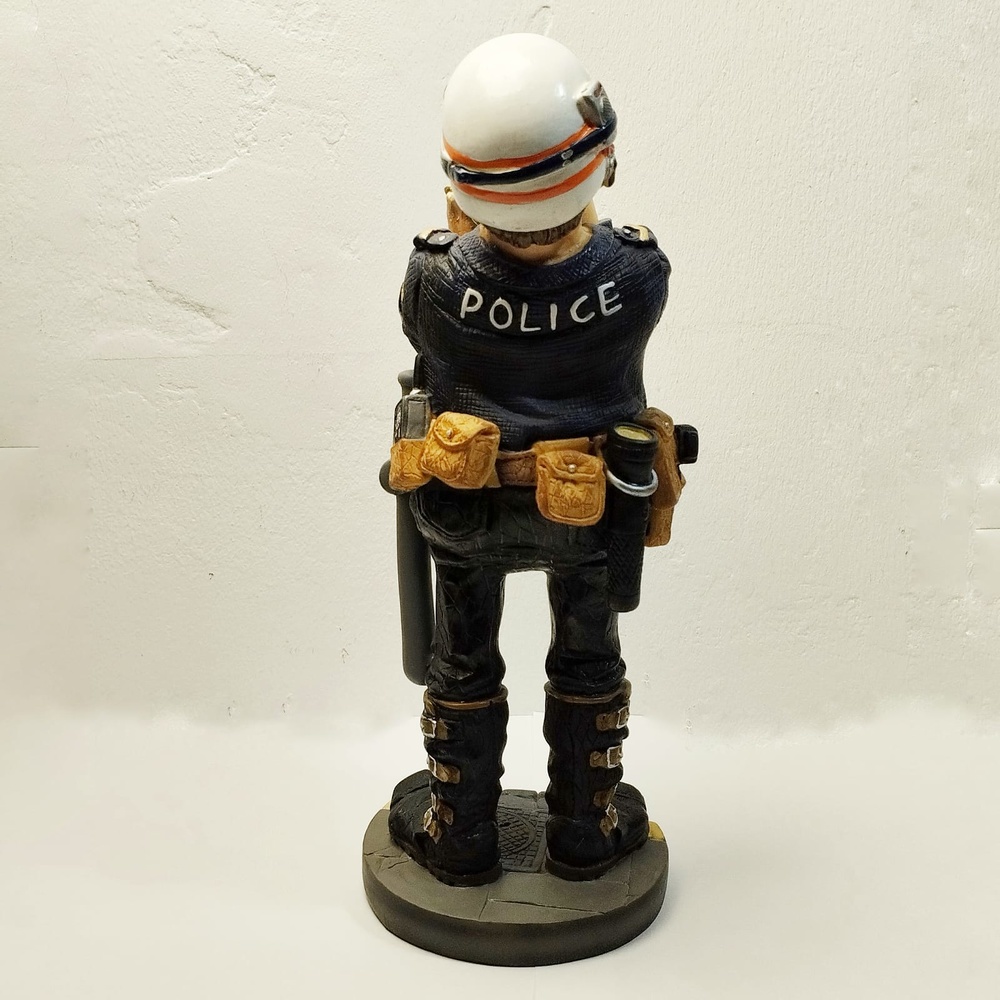 The Policeman - Profisti PRO33 