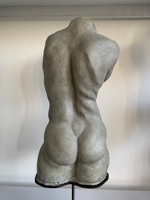 Torso eines Mannes in Bronze - José María Moreno Rodrigo 