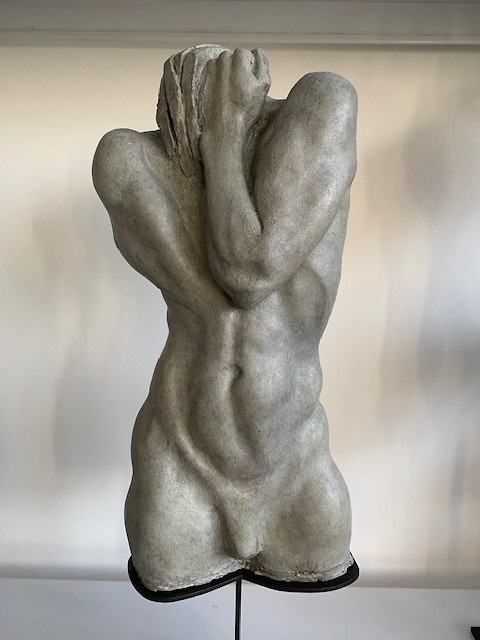 Torso eines Mannes in Bronze - José María Moreno Rodrigo 