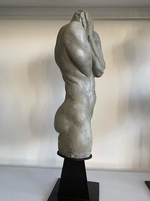 Torso eines Mannes in Bronze - José María Moreno Rodrigo 