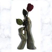 Angeles Anglada - Skulptur „Für dich", mit konservierter Rose