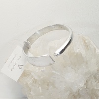 Bracelet 1 cm. Aluminum "flattened bar" - Vestopazzo costume jewellery.