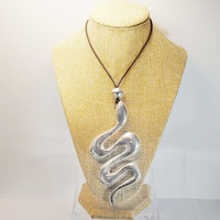 Collar "Serpiente" Aluminio y cordón ajustable - Bisutería Vestopazzo.
