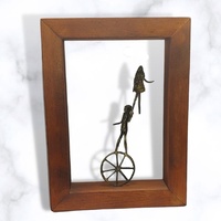 Escultura de bronce en marco "Pareja en monociclo" - Sonata Gallery